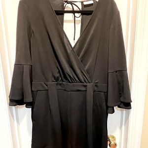 NY&Co Short Romper with capped sleeve.